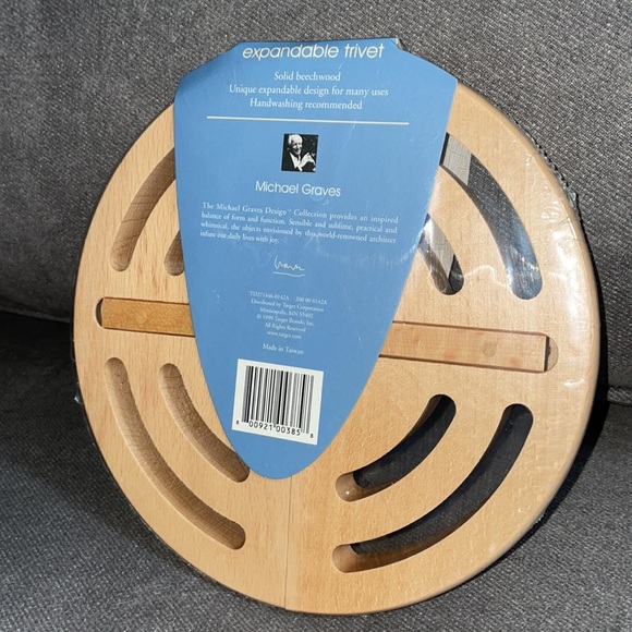 NWT.  Michael Graves Designs.  Expandable BAMBOO Trivet. - Picture 2 of 4
